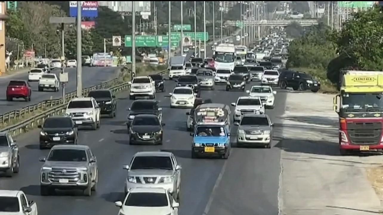 กลับแล้ว! จราจรถนนมิตรภาพติดขัด ตร.เปิดช่องทางพิเศษ