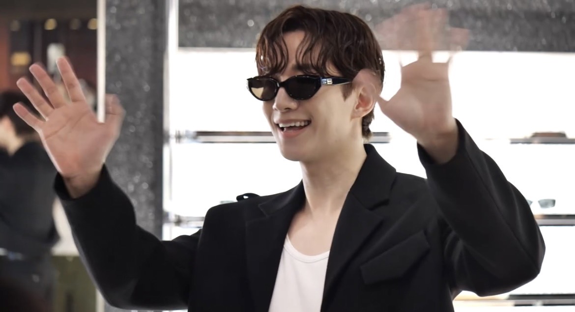 ส่องความหล่อทะลุแว่น อีจุนโฮ ร่วมงานอีเวนต์ในไทย 