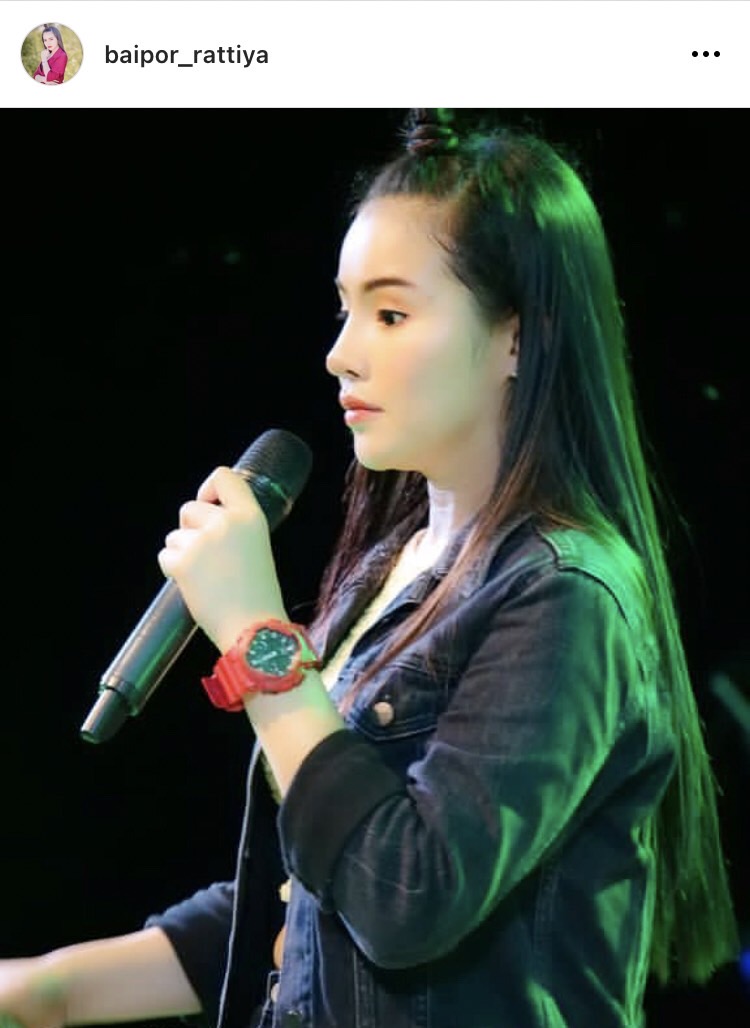 ช็อก! มือกีต้าร์โผทำร้าย ผู้จัดการนักร้องหมอลำ ใบปอ รัตติยา กลางเวที 