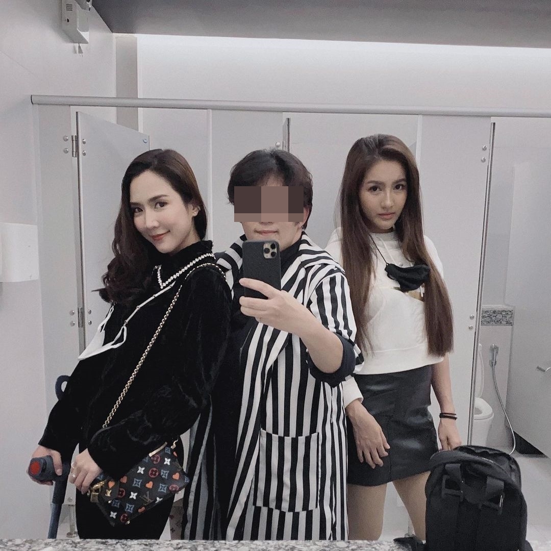 อดีตผู้จัดการ จั๊กจั่น เลื่อนนัดเข้าให้ปากคำ ลั่น! วันที่ 23 เม.ย. มาพร้อม นก อุษณีย์ อดีตผู้จัดการ จั๊กจั่น เลื่อนนัดเข้าให้ปากคำ ลั่น! วันที่ 23 เม.ย. มาพร้อม นก อุษณีย์