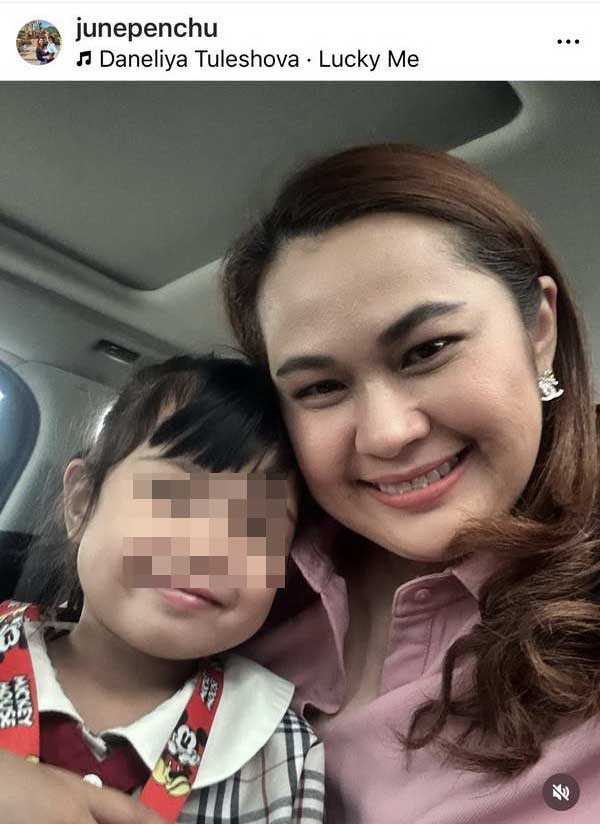 แห่ส่งกำลังใจ จูน เพ็ญชุลี ภรรยา หนุ่ม กะลา ต้องส่งลูกสาวเข้ารพ.ด่วน หลังไข้ขึ้นสูง แห่ส่งกำลังใจ จูน เพ็ญชุลี ภรรยา หนุ่ม กะลา ต้องส่งลูกสาวเข้ารพ.ด่วน หลังไข้ขึ้นสูง
