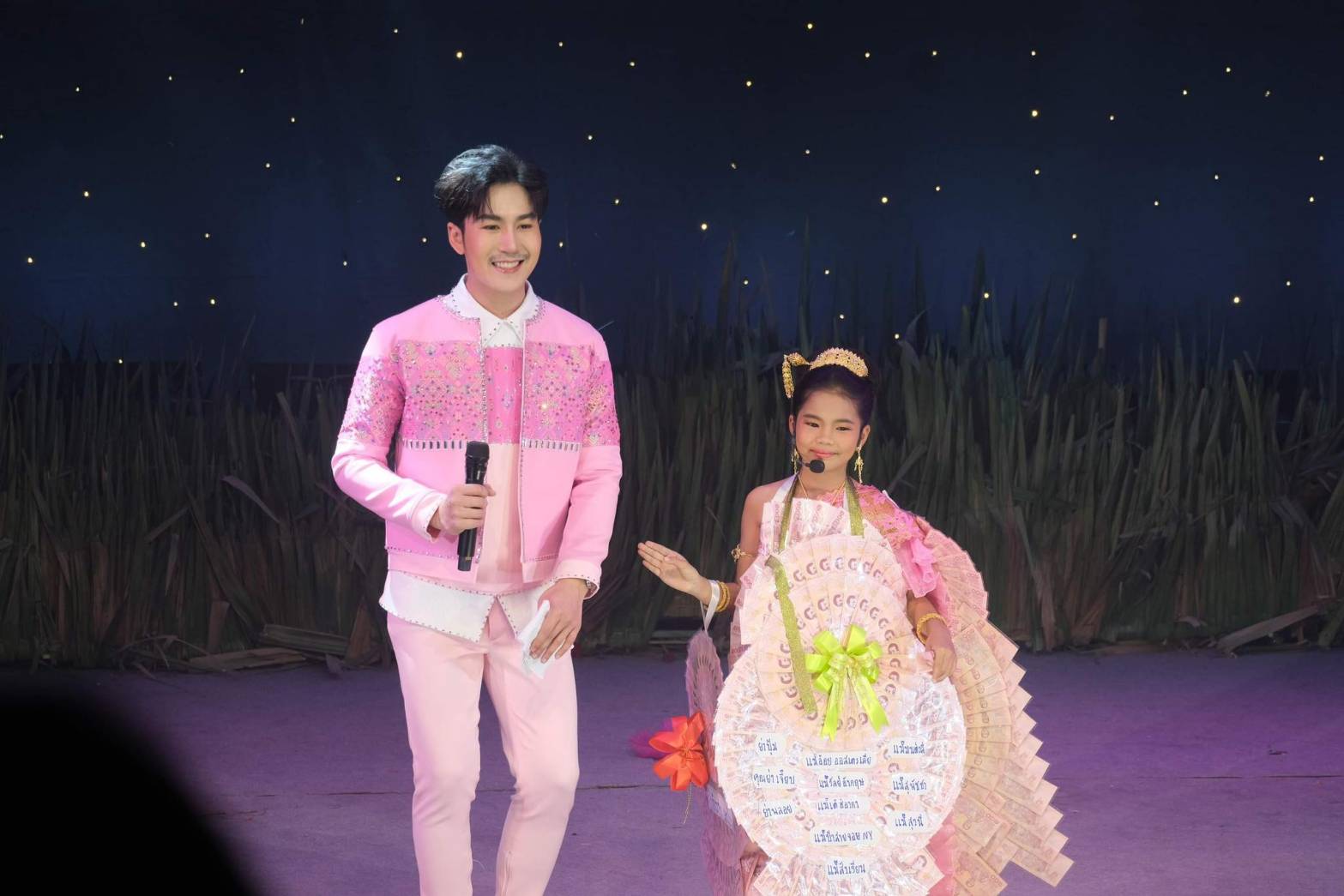 “นก พงศกร” ฝากตัว “น้องอะอาย สกุณาพร” สู่คณะหมอลำ คณะเสียงวิหก “นก พงศกร” ฝากตัว “น้องอะอาย สกุณาพร” สู่คณะหมอลำ คณะเสียงวิหก
