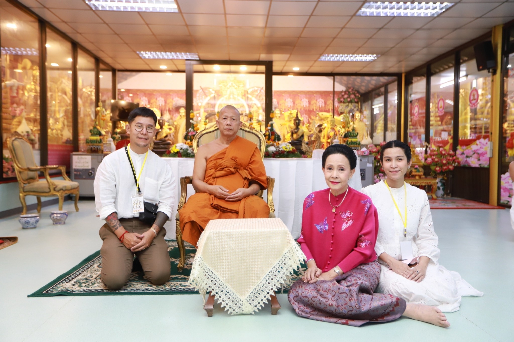 ครอบครัวทำตามความตั้งใจของ อาต้อย เศรษฐา ทำพิธีพุทธาภิเษกเหรียญเศรษฐศิลป์ ครอบครัวทำตามความตั้งใจของ อาต้อย เศรษฐา ทำพิธีพุทธาภิเษกเหรียญเศรษฐศิลป์