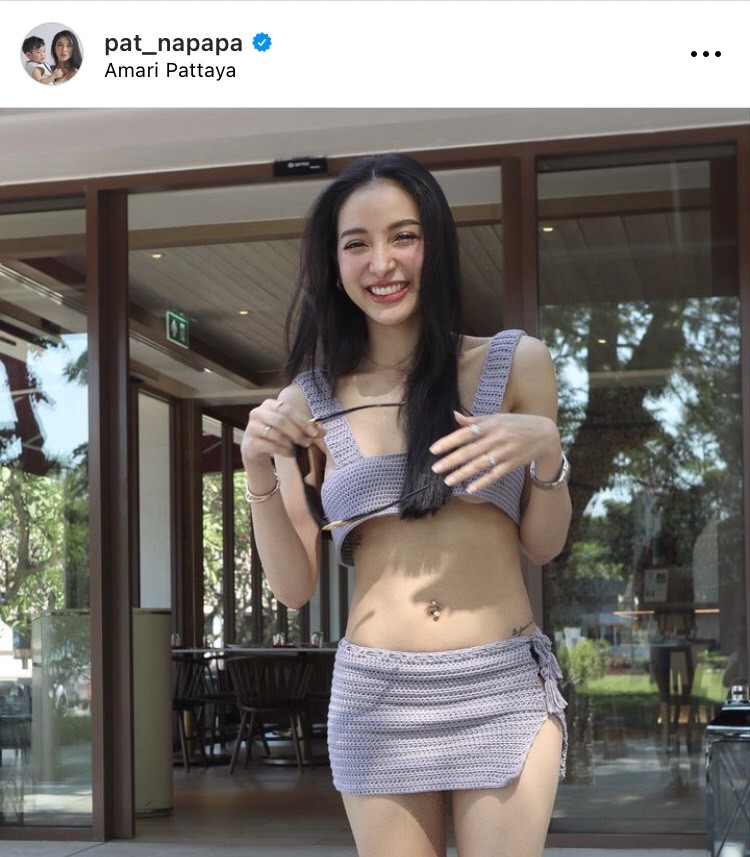 แพท ณปภา ไม่แผ่วพาผู้ชายมาเที่ยวทะเล แม่จัดเต็ม! โชว์หุ่นแบบสับๆ 