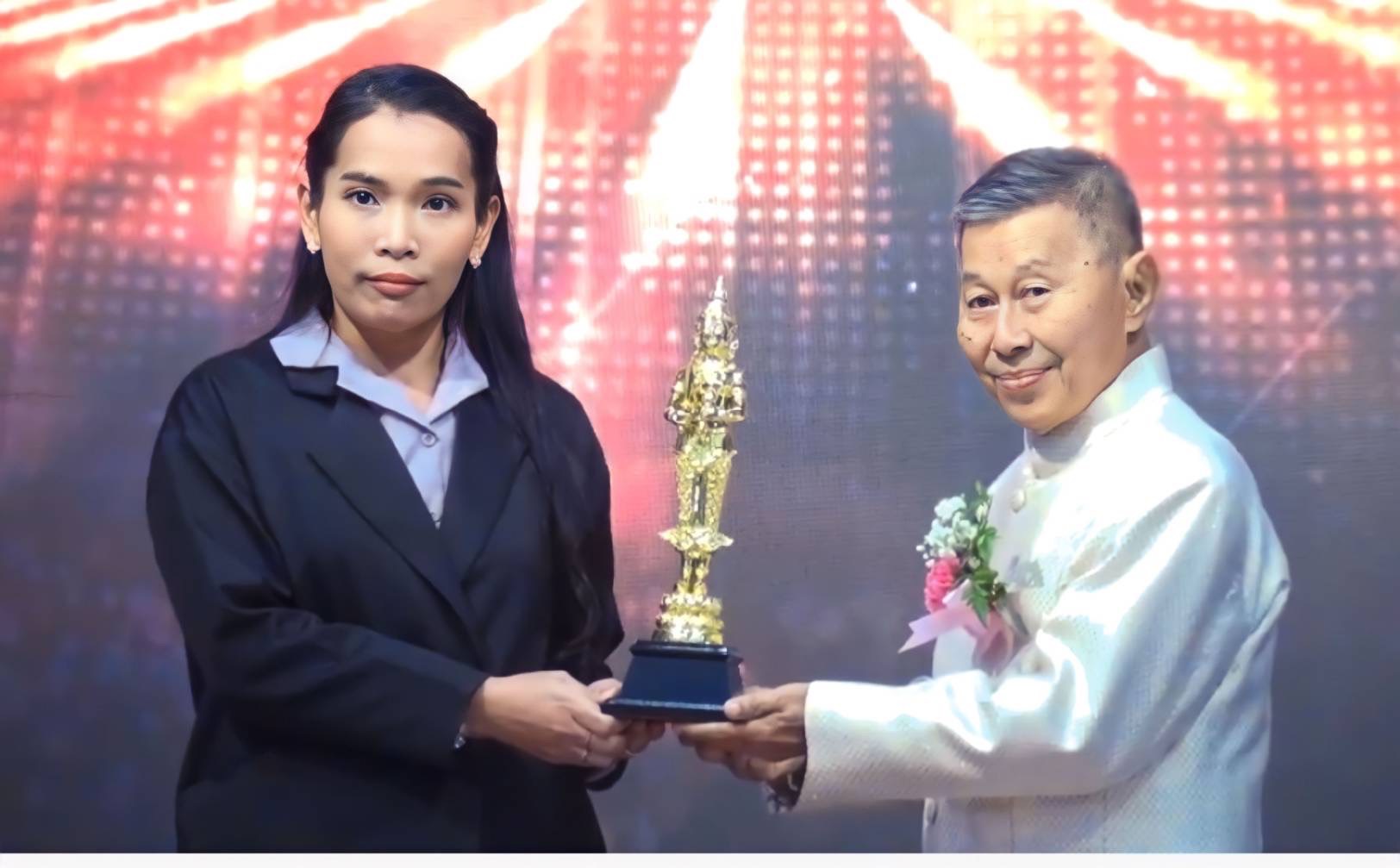“TNNข่าวค่ำ” ผลิตข่าวเข้มข้น  คว้ารางวัล“ สื่อสารมวลชนดีเด่น”
