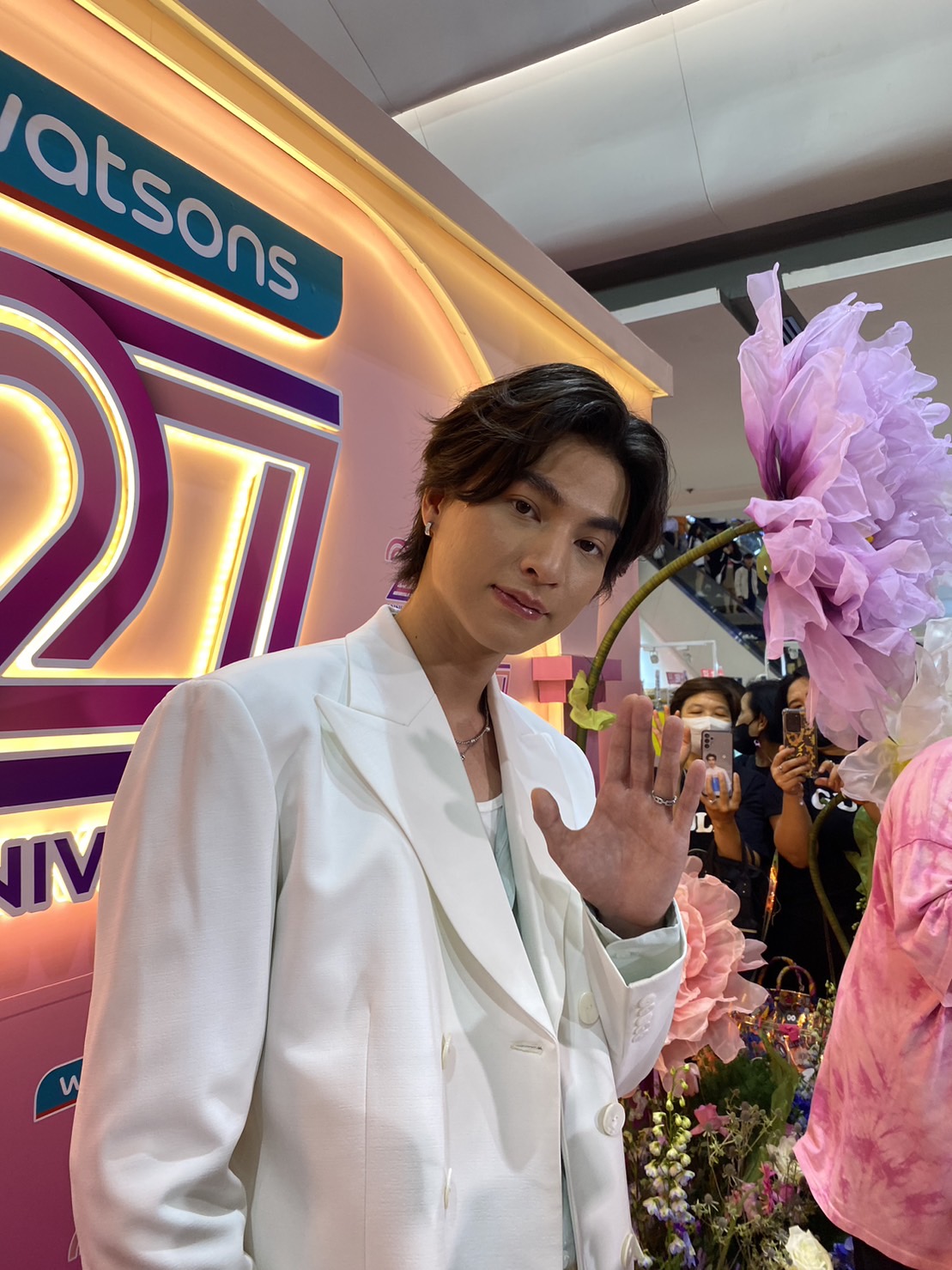 พี่เขาเป็นคนคุยเก่ง กลัฟ คณาวุฒิ เล่าโมเมนต์เตะบอลร่วมกับ แจ็คสัน