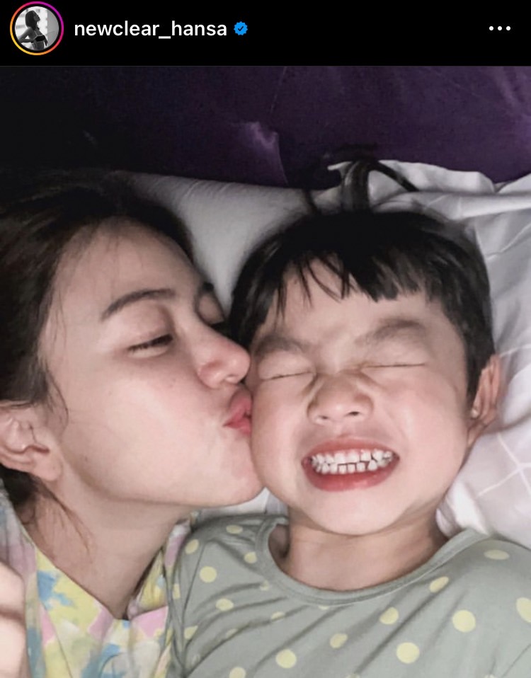 คุณแม่ นิวเคลียร์ สุดปลื้มลูกชาย น้องไทก้า ได้รับรางวัลนักเรียนดีเด่น
