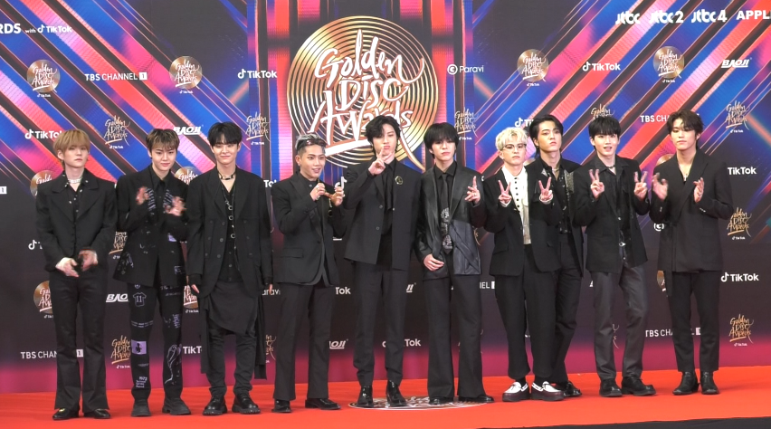 สรุปผลรางวัล GOLDEN DISC AWARD ครั้งที่ 37 BTS ที่คว้ารางวัลแดซัง “Album of the Year” สรุปผลรางวัล GOLDEN DISC AWARD ครั้งที่ 37 BTS ที่คว้ารางวัลแดซัง “Album of the Year”