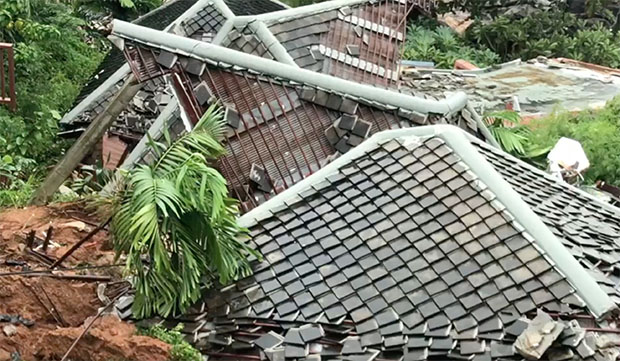 เปิดภาพบังกะโลเกาะสมุยถล่ม หลังฝนตกทั้งวันทั้งคืน พนง.หนีวุ่น เปิดภาพบังกะโลเกาะสมุยถล่ม หลังฝนตกทั้งวันทั้งคืน พนง.หนีวุ่น