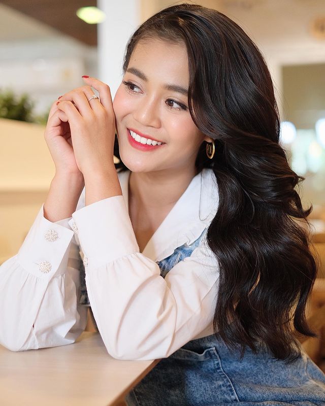 'ลำไย' อวดหุ่นเซ็กซี่เบาๆ แต่ทำเอาใจละลาย 'ลำไย' อวดหุ่นเซ็กซี่เบาๆ แต่ทำเอาใจละลาย