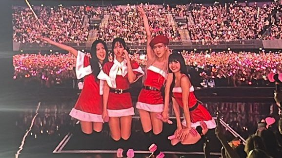ของขวัญส่งท้ายปี “BLACKPINK” โชว์คริสต์มาส แบบ ‘Mean Girls’ ที่อัมสเตอร์ดัม ของขวัญส่งท้ายปี “BLACKPINK” โชว์คริสต์มาส แบบ ‘Mean Girls’ ที่อัมสเตอร์ดัม