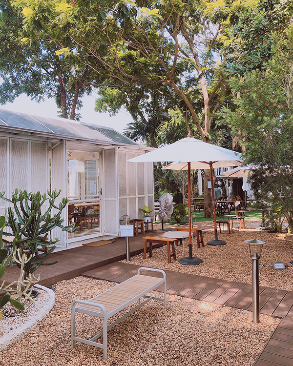 10 คาเฟ่แถวราชพฤกษ์ ร้านเด็ดถ่ายรูปสวย ห้ามพลาดไปเช็กอิน