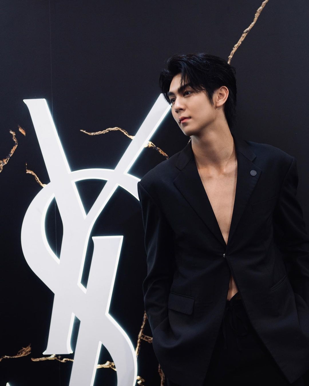 เปิดวาร์ป ริว วชิรวิชญ์ หนุ่มหล่อสไตล์โอปป้า มากความสามารถ