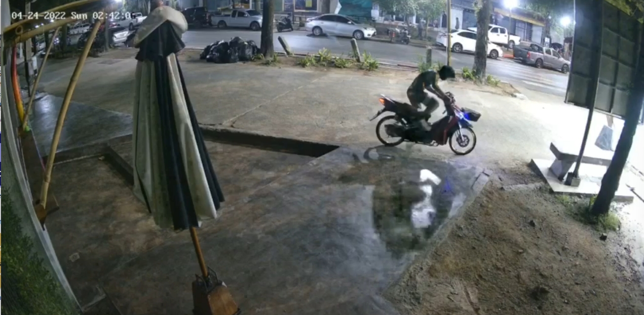 รวบอดีตนักมวยดัง เด่น แสนชัย วิ่งราวทรัพย์นักท่องเที่ยวชาวอังกฤษ รวบอดีตนักมวยดัง เด่น แสนชัย วิ่งราวทรัพย์นักท่องเที่ยวชาวอังกฤษ