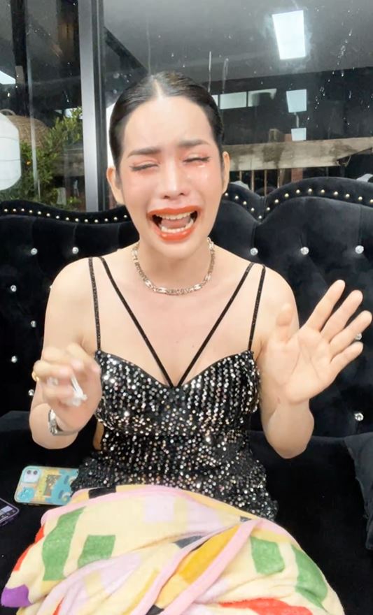 นารา เครปกะเทย ชีวิตพัง ร้องไห้ยกมือไหว้ขอโทษ หลังโดนคดี
