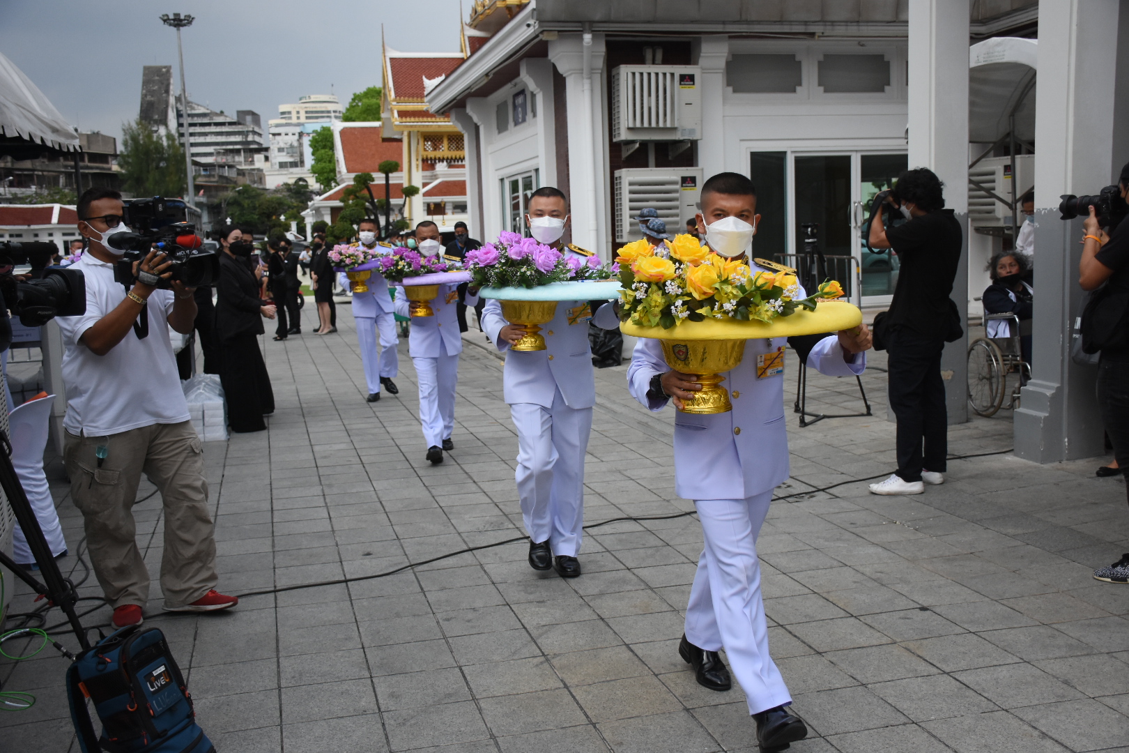 อี๊ฟ น้ำตาคลอเล่านาทีบอกลาคุณพ่อ คนบันเทิงร่วมไว้อาลัย อาต้อย เศรษฐา บรรยากาศสุดเศร้า อี๊ฟ น้ำตาคลอเล่านาทีบอกลาคุณพ่อ คนบันเทิงร่วมไว้อาลัย อาต้อย เศรษฐา บรรยากาศสุดเศร้า