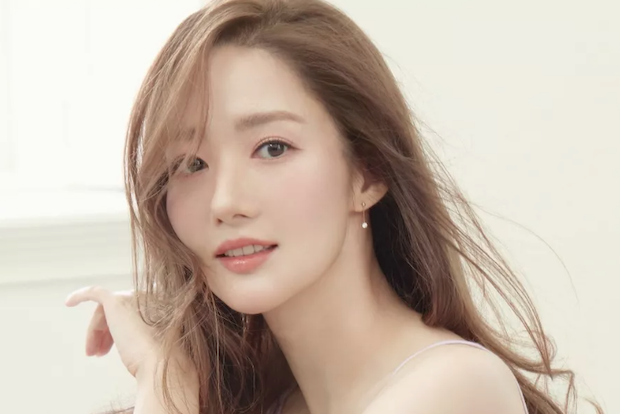 เล่นกับไฟ?!! แฟนๆ ห่วง ‘พัคมินยอง’ คบหนุ่มใหญ่มหาเศรษฐีมีคดีติดตัว