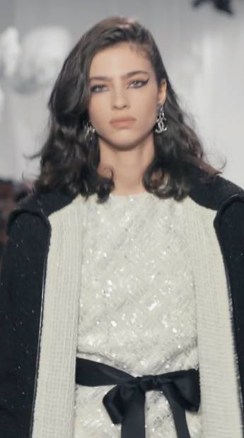 ปังต่อเนื่องระดับโลก!! ‘แจน ใบบุญ’ เดินสับสวยเฉี่ยวบนแคทวอล์ก CHANEL อีกครั้ง (มีคลิป)