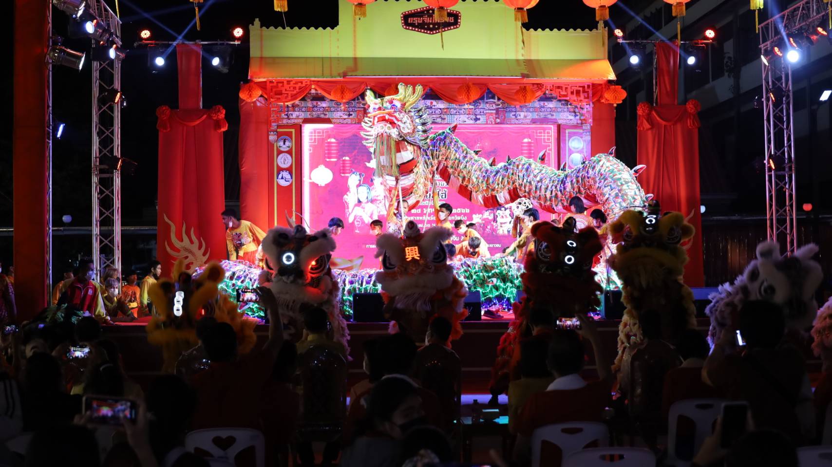 ตรุษจีน 2566 โคราชโชว์เชิดมังกรยาว 55 เมตร ฉลองครบ 555 ปี 