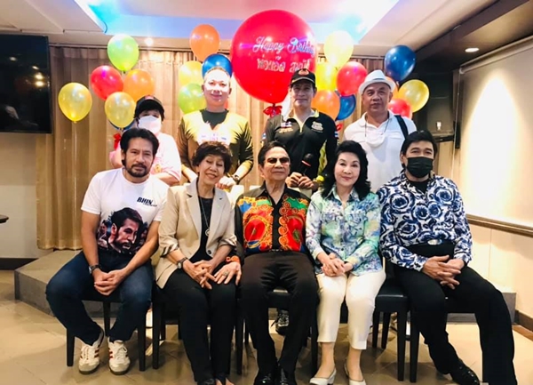 “สมบัติ เมทะนี” ฉลองวันเกิดในวัย 84 ปี “สมบัติ เมทะนี” ฉลองวันเกิดในวัย 84 ปี