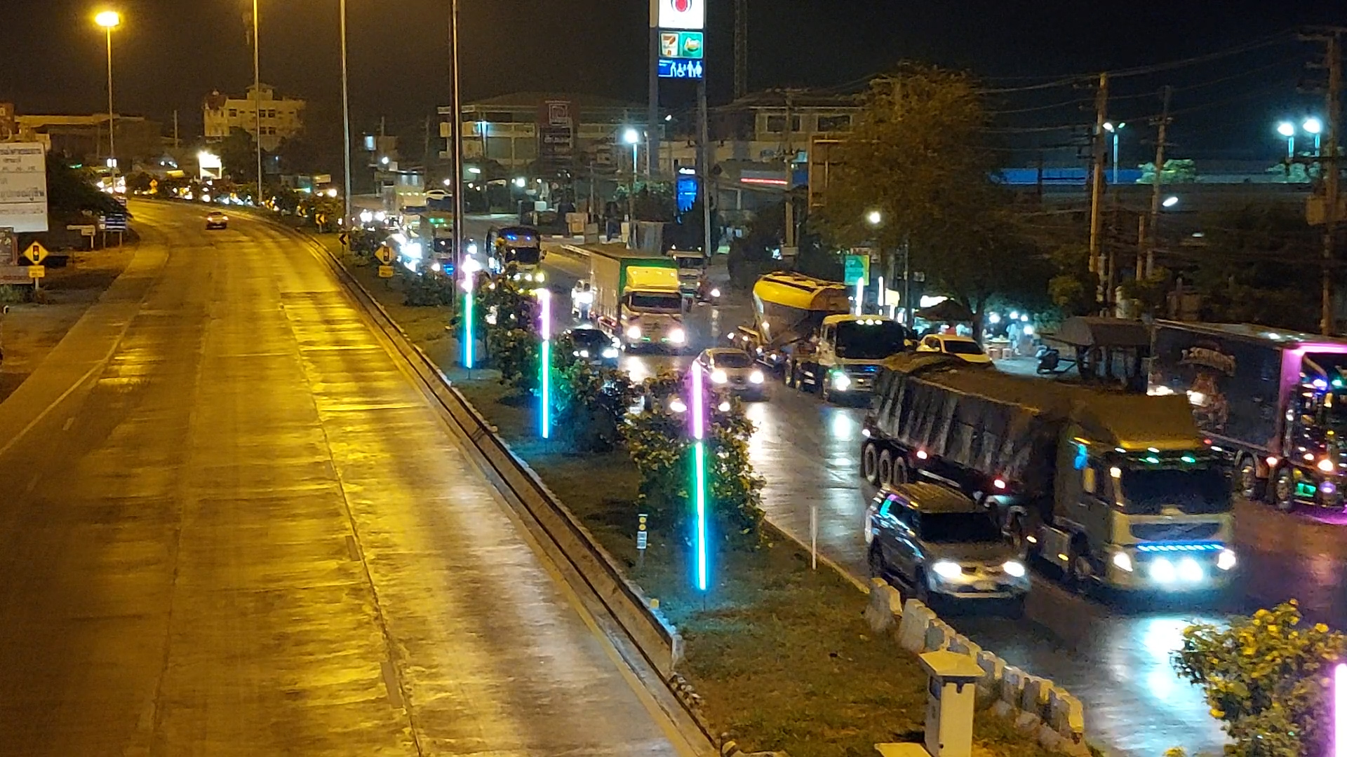 ปีใหม่ 2566 ถนนสายเอเชีย ช่วงอ่างทอง รถมากวิ่งเต็มทุกช่องทาง
