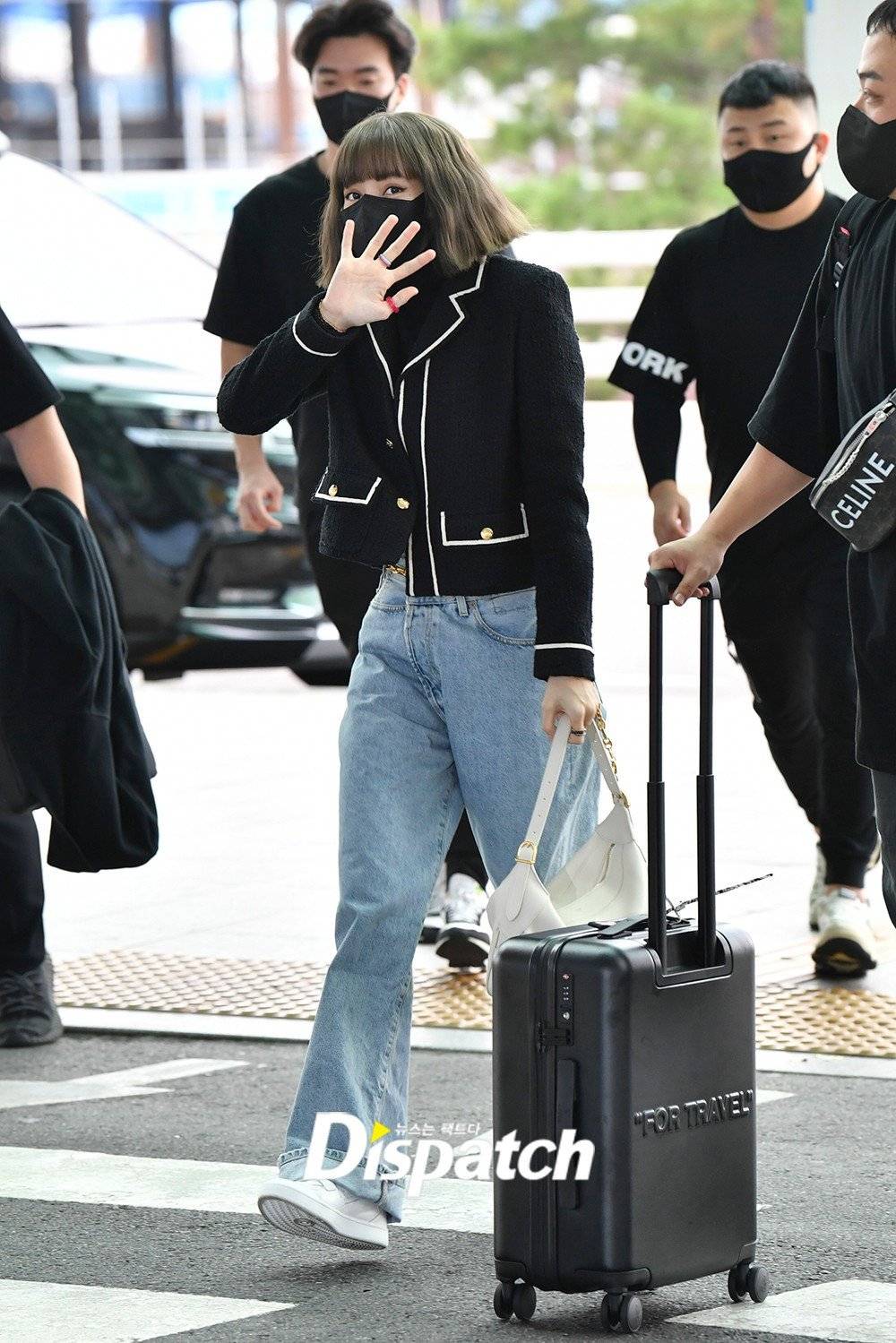 ลิซ่า โชว์แฟชั่นสนามบินสุดน่ารักสไตล์อินดี้ที่สนามบินอินชอน ลิซ่า โชว์แฟชั่นสนามบินสุดน่ารักสไตล์อินดี้ที่สนามบินอินชอน