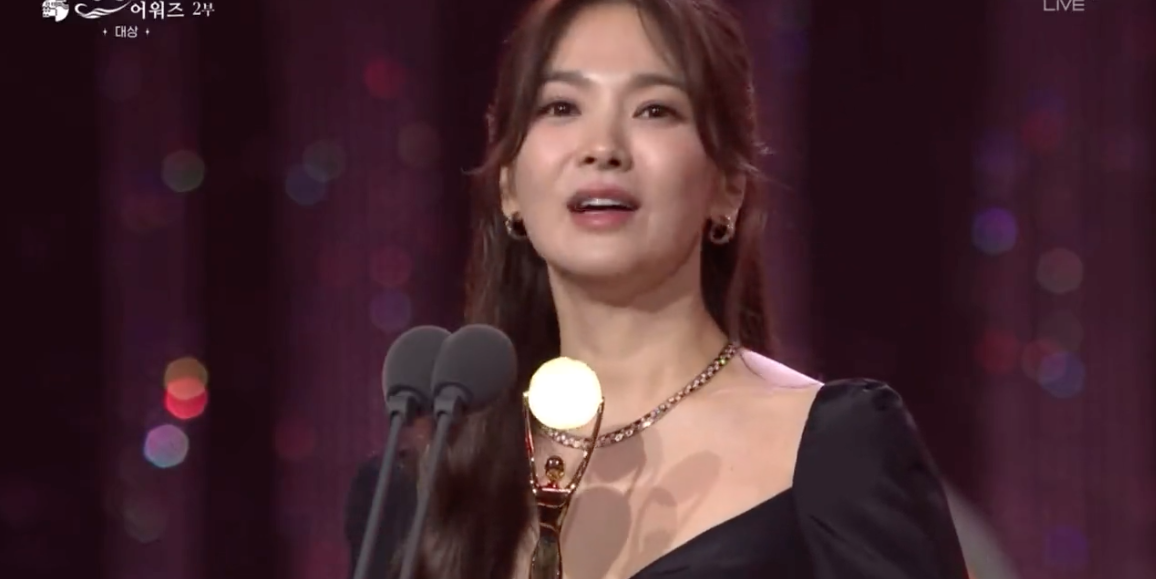 ‘ซงฮเยคโย’ คว้าแดซัง!! เวที Blue Dragon Series Awards ปีนี้ จากบทนำ The Glory ‘ซงฮเยคโย’ คว้าแดซัง!! เวที Blue Dragon Series Awards ปีนี้ จากบทนำ The Glory