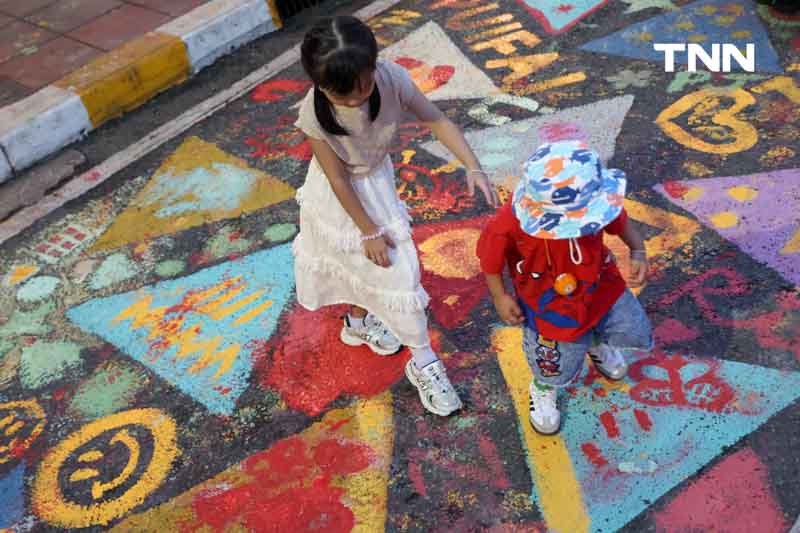 กทม. ชวนลดใช้รถ เพ้นท์สีถนนบรรทัดทองเพิ่มพื้นที่คนเดิน ในงาน Bangkok Car Free 2024 กทม. ชวนลดใช้รถ เพ้นท์สีถนนบรรทัดทองเพิ่มพื้นที่คนเดิน ในงาน Bangkok Car Free 2024