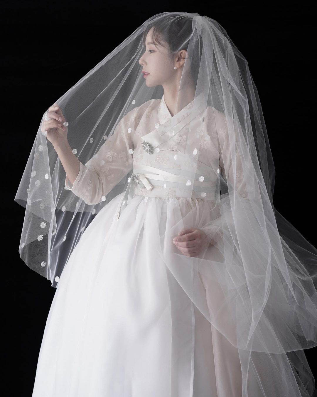 สวยอะไรเบอร์นี้!! ผู้วาดเว็บตูน 'True Beauty’ สละโสดชื่นมื่น สวยอะไรเบอร์นี้!! ผู้วาดเว็บตูน 'True Beauty’ สละโสดชื่นมื่น
