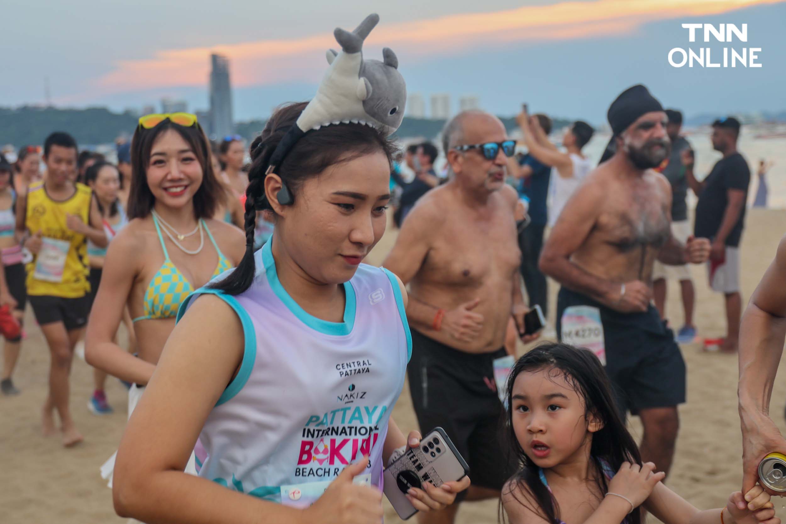 ใส่บิกินีอวดหุ่นสวย นักวิ่งกว่า 4,000 คน ร่วมวิ่งริมหาดพัทยา