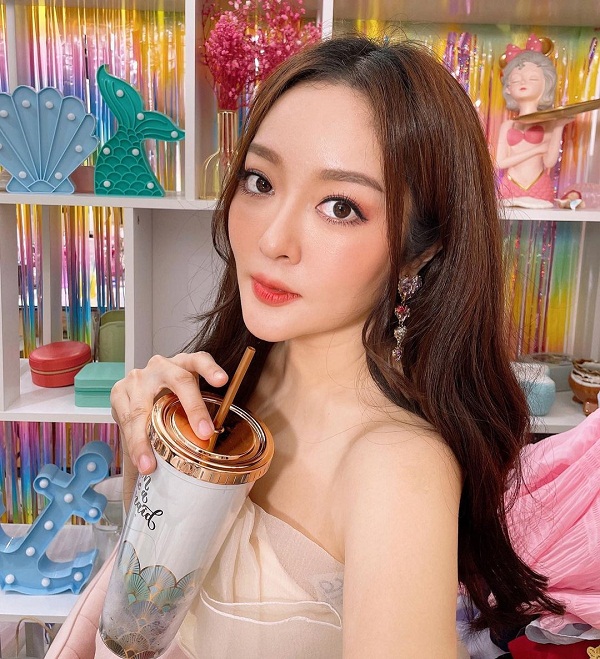 แก้มบุ๋ม ฉะโรคจิต ให้โอนเงินมา หลังตามป่วนถึงใน Live (มีคลิป) แก้มบุ๋ม ฉะโรคจิต ให้โอนเงินมา หลังตามป่วนถึงใน Live (มีคลิป)