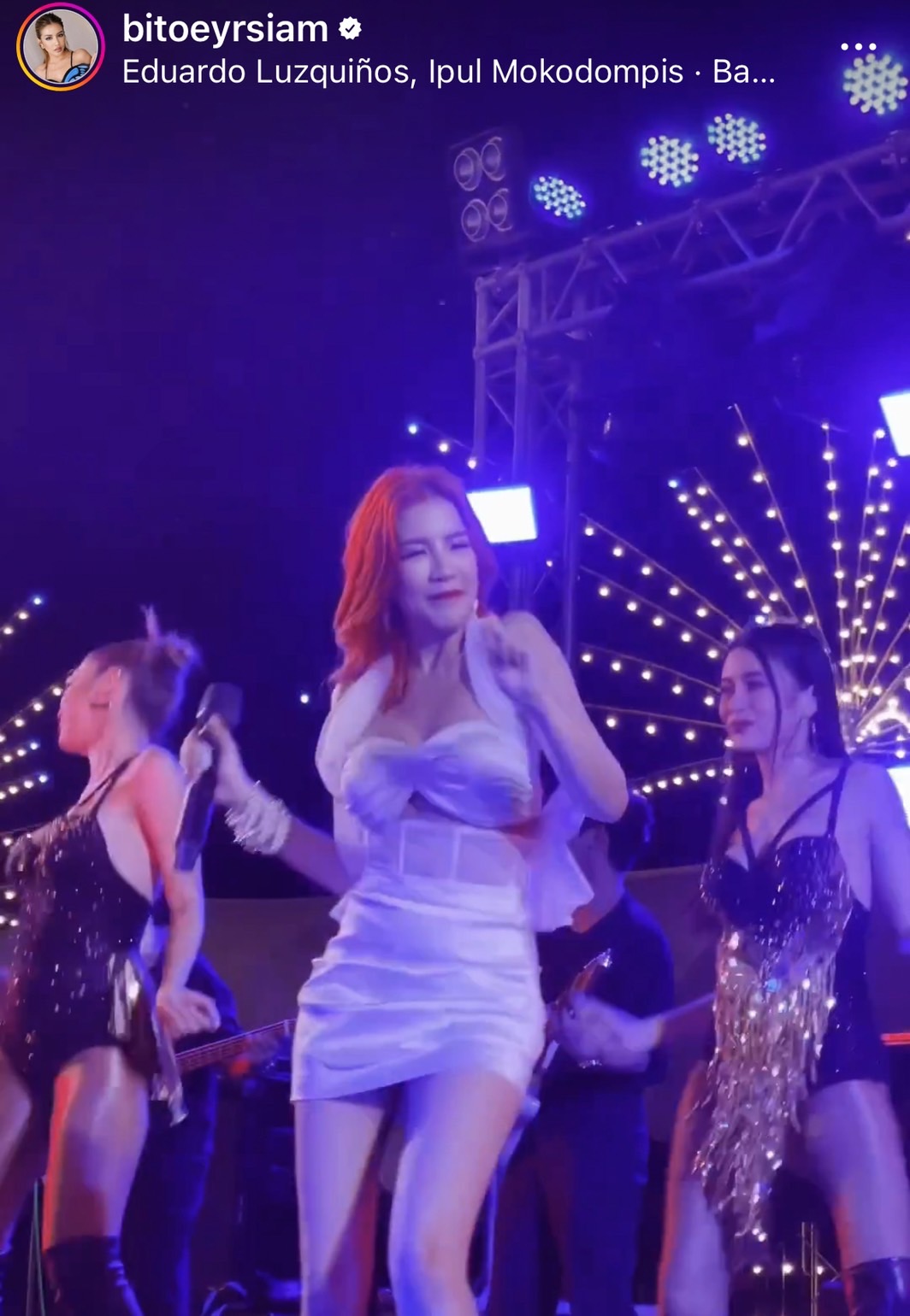 ใบเตย ยิ้มออก คัมแบ็คเวทีคอนเสิร์ต กับลุคสาวผมแดงสุดแซ่บ 