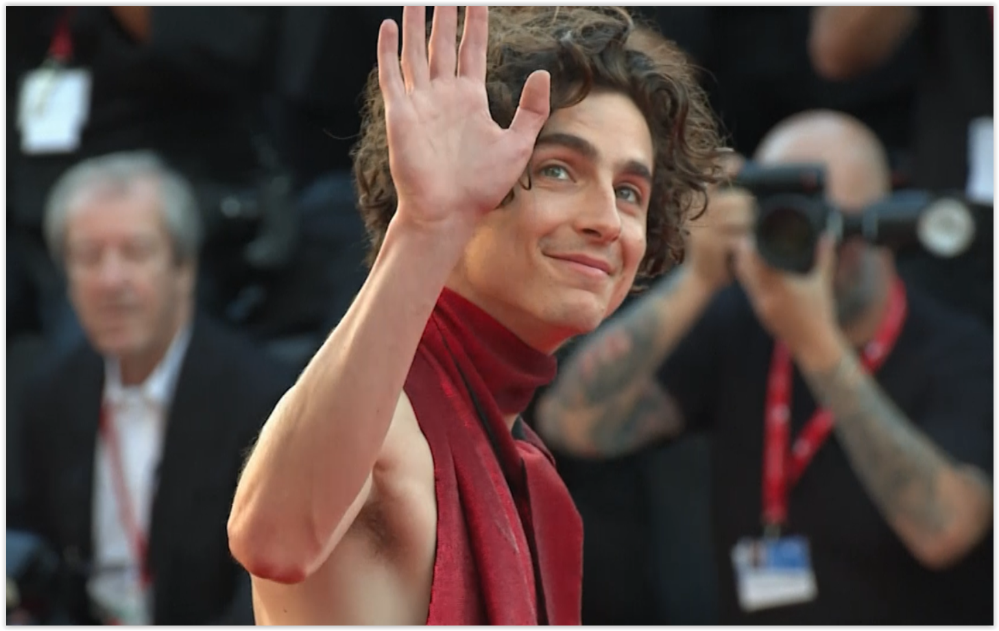 “Timothée Chalamet”  Hot สุด ! เปลือยหลัง เดินพรมแดงเวนิส    