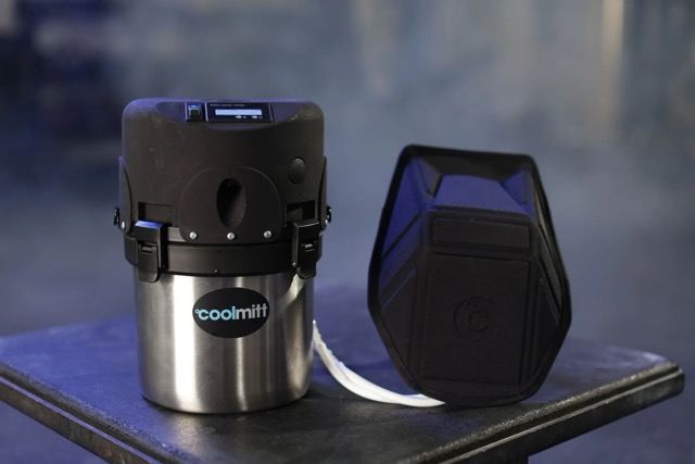 CoolMitt  นวัตกรรมถุงมือคลายร้อน ช่วยนักกีฬาโอลิมปิกสู้อากาศสุดเดือด