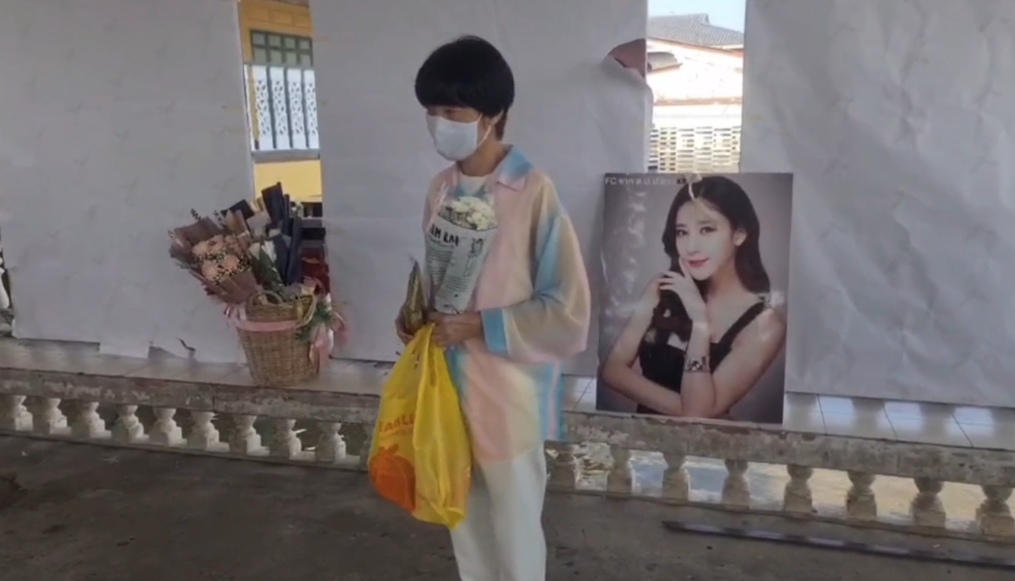ครบรอบ 1 ปีการจากไปของ “แตงโม นิดา” แฟนคลับวางดอกไม้อาลัย ครบรอบ 1 ปีการจากไปของ “แตงโม นิดา” แฟนคลับวางดอกไม้อาลัย