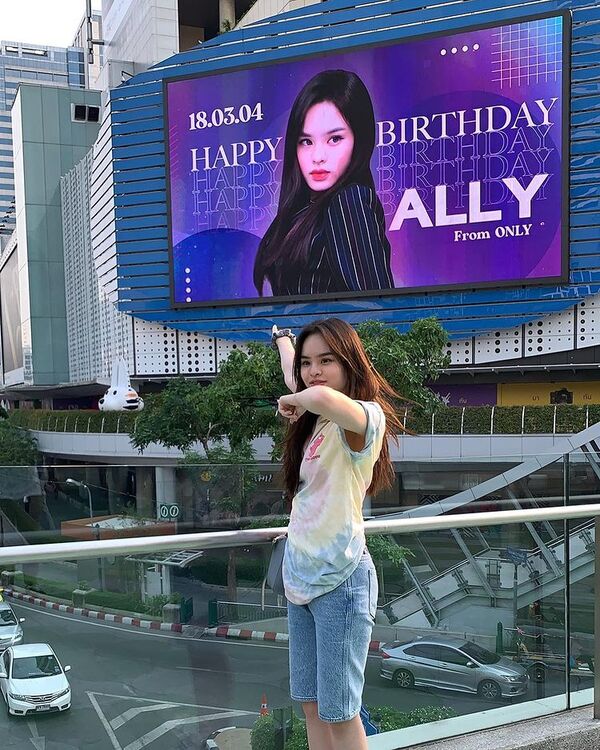 แอลลี่ สุดแฮปปี้ชาว ONLY ทุ่มสุดตัว! ฉลองวันเกิดจนเกิดแฮชแท็ก #17ยังแอ๋ว ติดเทรนด์บนทวิตเตอร์ แอลลี่ สุดแฮปปี้ชาว ONLY ทุ่มสุดตัว! ฉลองวันเกิดจนเกิดแฮชแท็ก #17ยังแอ๋ว ติดเทรนด์บนทวิตเตอร์