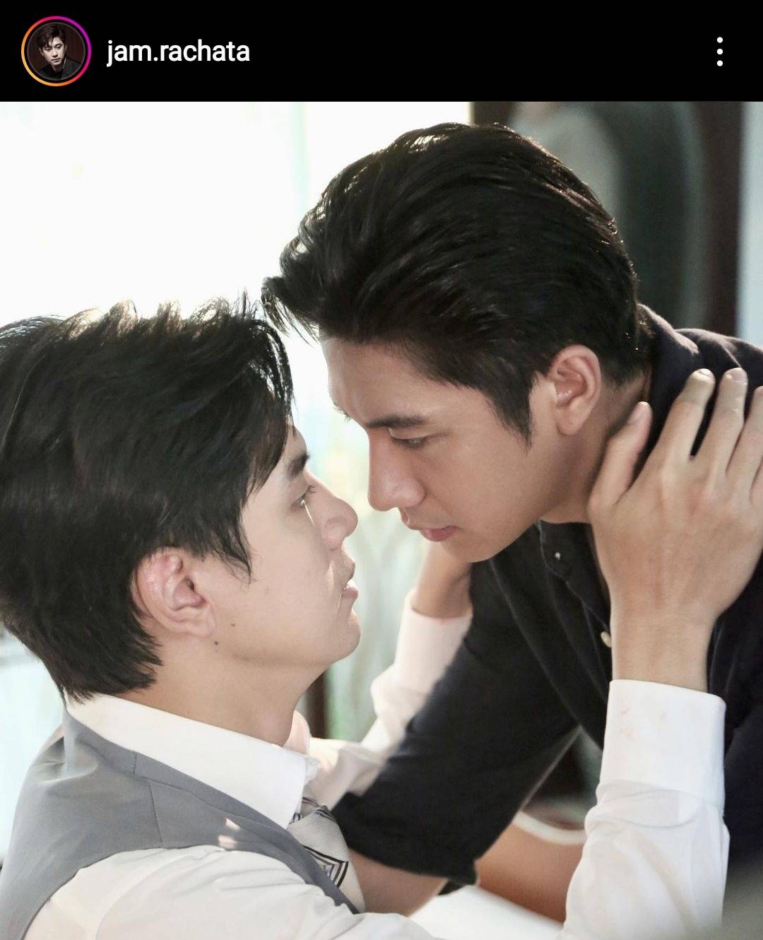 “ฟิล์ม-แจม”  ทำแฟนจีนจิ้นหนัก  ขึ้นบิลบอร์ดคู่กลางกรุงเทพ 