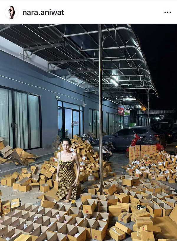 นารา เครปกะเทย คอตก! ศาลให้ประกันแล้ว แต่ถูกอายัดตัวอีกคดี ต้องนอนคุกต่อ นารา เครปกะเทย คอตก! ศาลให้ประกันแล้ว แต่ถูกอายัดตัวอีกคดี ต้องนอนคุกต่อ