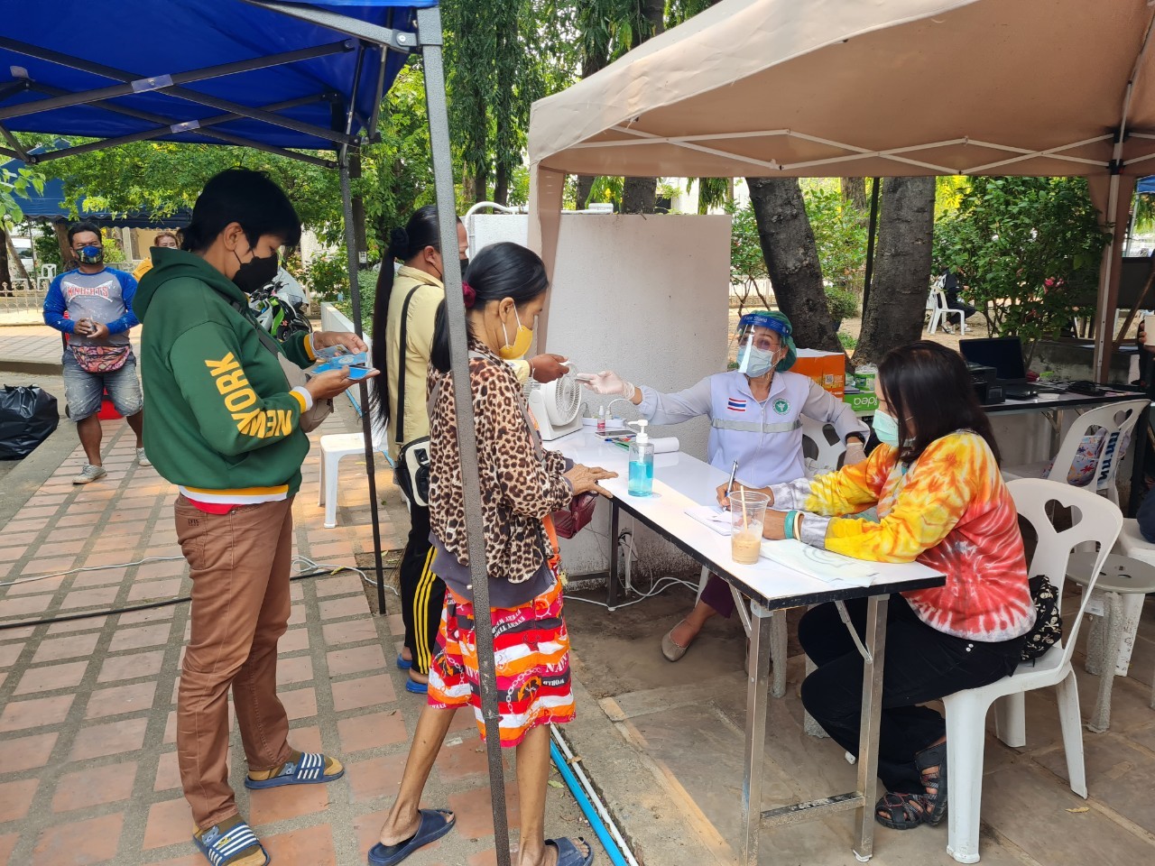 โคราช โควิดพุ่งนิวไฮ! 3 พันกว่าราย ชาวบ้านผวาแห่ตรวจ ATK โคราช โควิดพุ่งนิวไฮ! 3 พันกว่าราย ชาวบ้านผวาแห่ตรวจ ATK