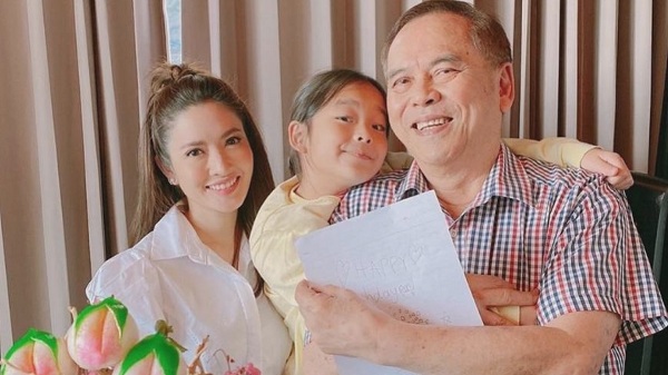 แอฟ ทักษอร อัปเดตเรื่องหัวใจ / พา น้องปีใหม่ ไปไหว้คุณปู่ในวันเกิด  (มีคลิป) 