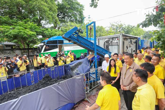 นายกฯ ลงพื้นที่ตรวจโครงการ พัฒนาคู คลอง บำบัดน้ำเสีย ในเกาะรัตนโกสินทร์ฯ นายกฯ ลงพื้นที่ตรวจโครงการ พัฒนาคู คลอง บำบัดน้ำเสีย ในเกาะรัตนโกสินทร์ฯ