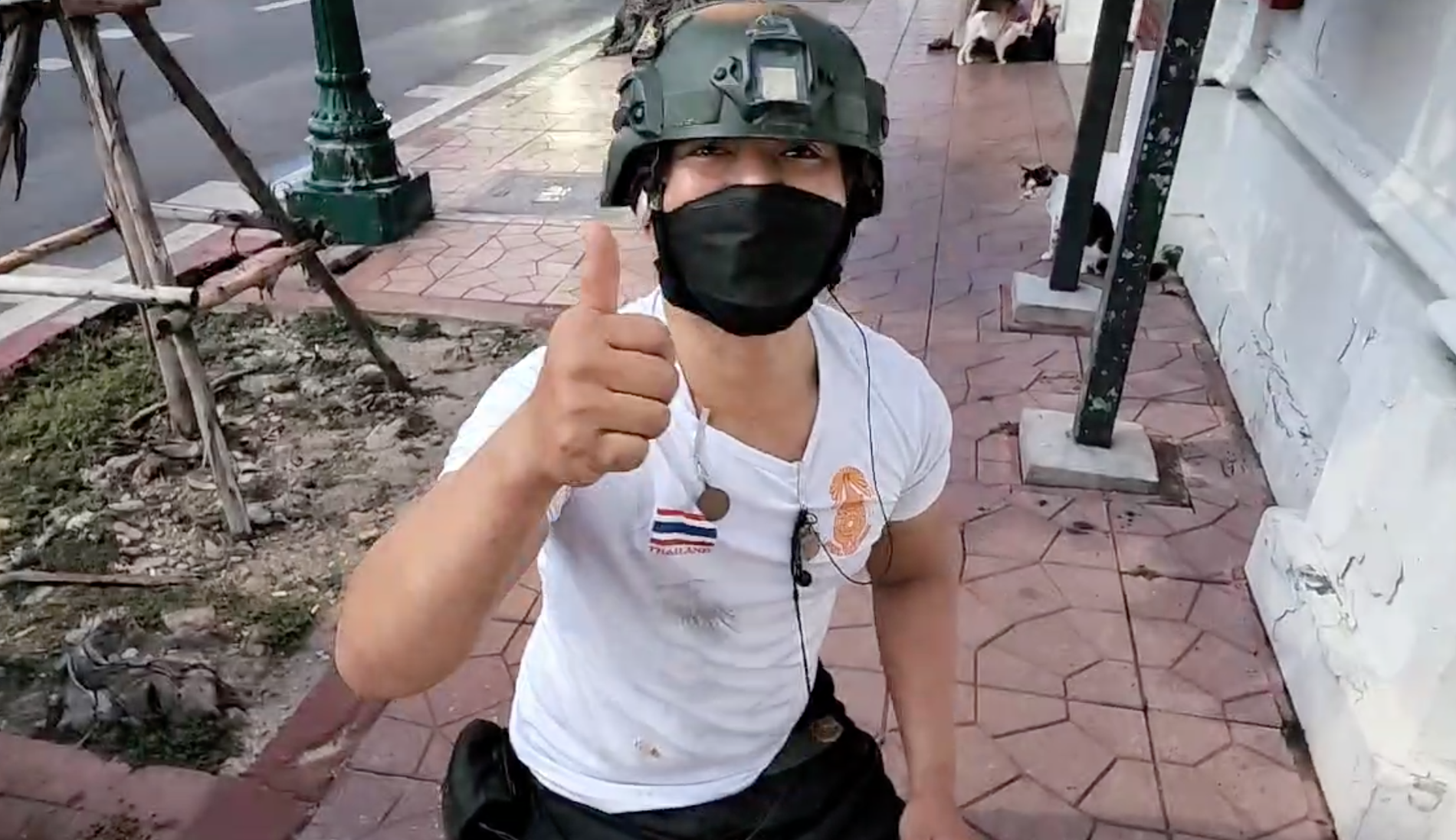 ชัชชาติยกนิ้วให้!ทหารขี่บิ๊กไบค์ช่วยแมวจรบาดเจ็บรอบสนามหลวง ชัชชาติยกนิ้วให้!ทหารขี่บิ๊กไบค์ช่วยแมวจรบาดเจ็บรอบสนามหลวง