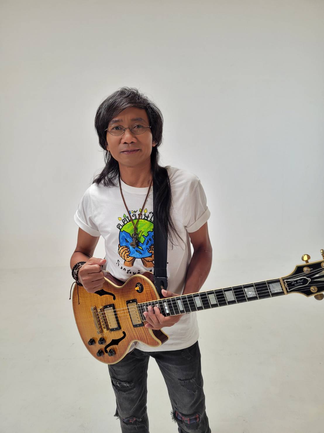 ศิลปินกลุ่ม ฅ.ฅนเพื่อชีวิต ทำบทเพลงพิเศษ โลกสวยด้วยมือเรา ศิลปินกลุ่ม ฅ.ฅนเพื่อชีวิต ทำบทเพลงพิเศษ โลกสวยด้วยมือเรา