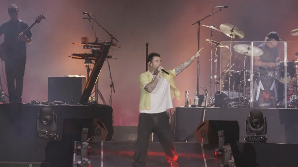 แฟนๆ ซูฮก “Adam Levine” เสียงดีไม่มีตกในคอนเสิร์ต “Maroon 5” ครั้งที่ 6 ในไทย   (มีคลิป)