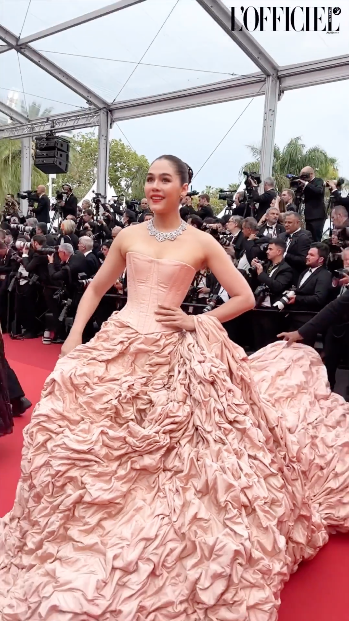 'ชมพู่ อารยา - ฟ่านปิงปิง'!! นำโผ Best Dress เมืองคานส์วันแรกของ Vogue Singapore 'ชมพู่ อารยา - ฟ่านปิงปิง'!! นำโผ Best Dress เมืองคานส์วันแรกของ Vogue Singapore