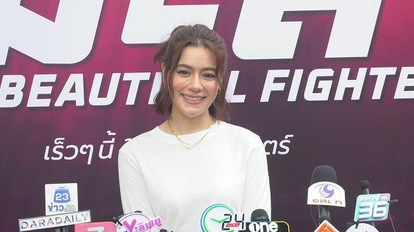 คิมเบอร์ลี่ ทุ่มหลักแสนหาของขวัญวันครบรอบ 9ปีให้ หมาก   (มีคลิป)