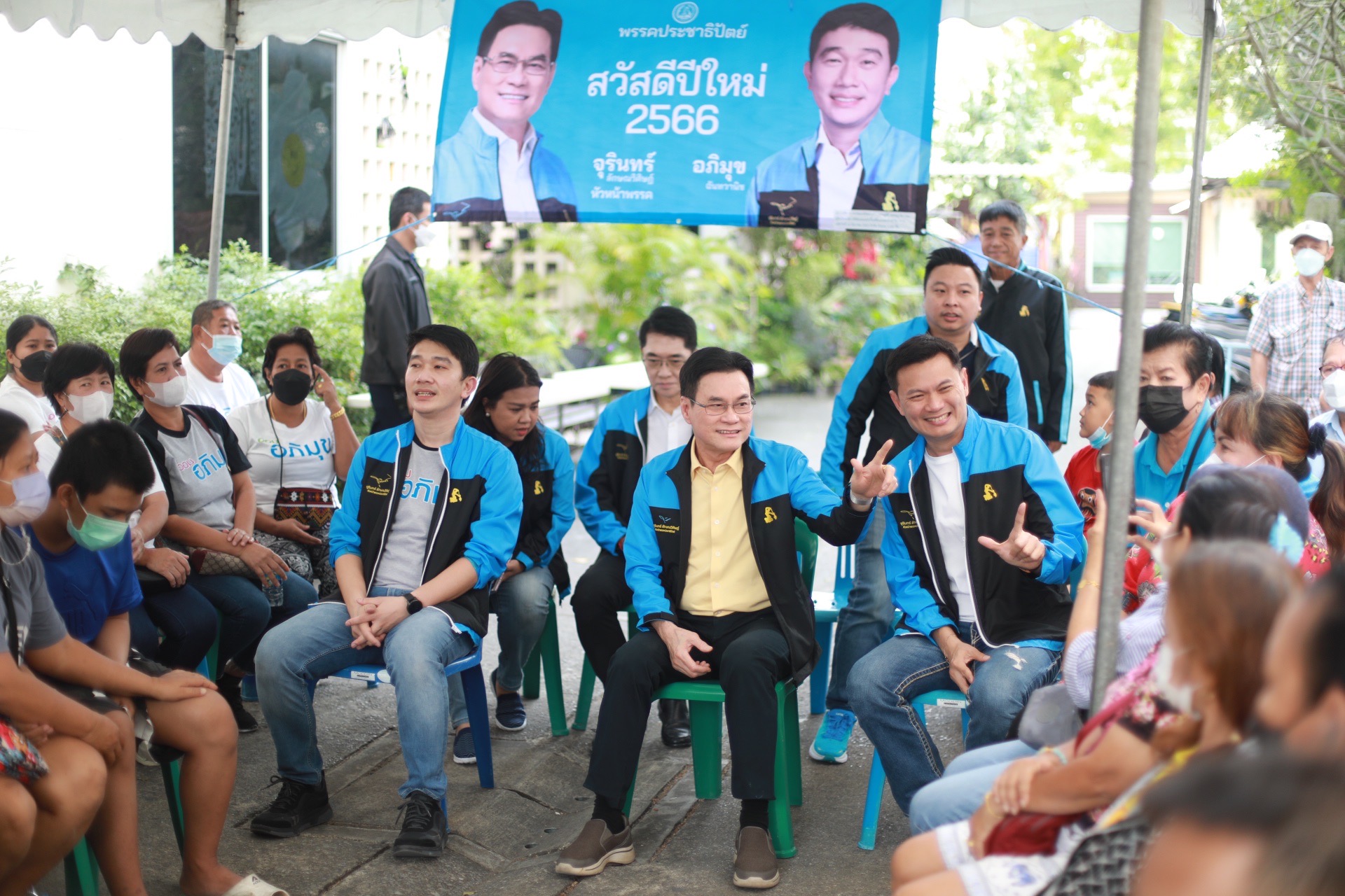 “จุรินทร์ ออนทัวร์ กทม.” ต่อเนื่อง ลงพื้นที่ชุมชนตลาดเก่า วัดพระยาไกร
