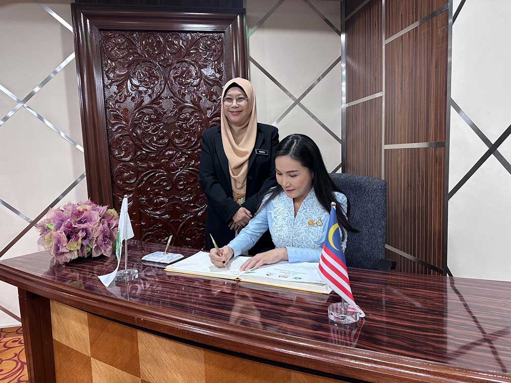 “นฤมล” เผย กยท. เดินหน้า เตรียมจับมือ RISDA มาเลเซีย มุ่งพัฒนาอาชีพการทำสวนยาง “นฤมล” เผย กยท. เดินหน้า เตรียมจับมือ RISDA มาเลเซีย มุ่งพัฒนาอาชีพการทำสวนยาง