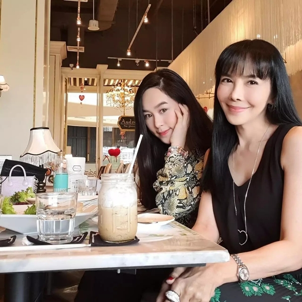 น้ำตาล เปิดใจสาเหตุเลิกสามี หลังใช้ชีวิตคู่มานานกว่า 3 ปี น้ำตาล เปิดใจสาเหตุเลิกสามี หลังใช้ชีวิตคู่มานานกว่า 3 ปี