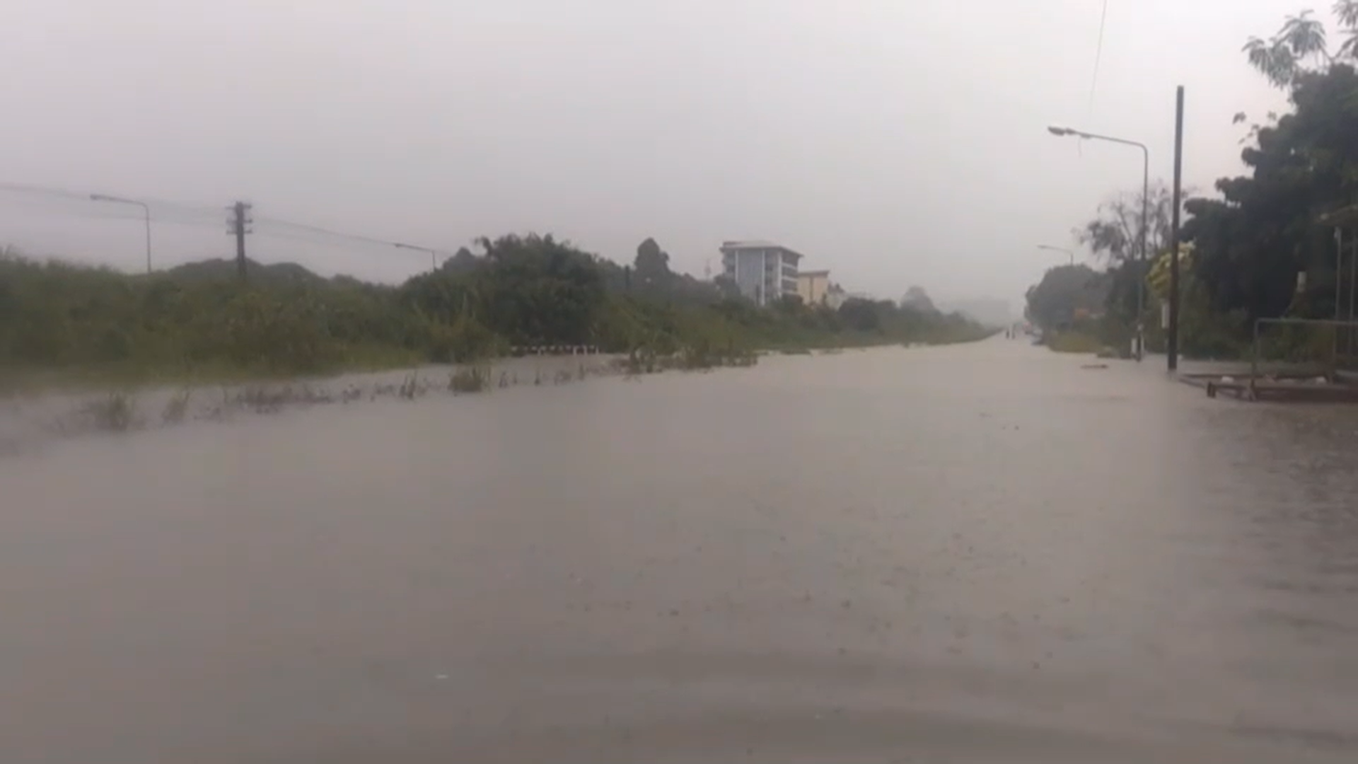 พัทยา ยังอ่วม! ฝนกระหน่ำกลางเมือง ถนนหลายสายถูกตัดขาด พัทยา ยังอ่วม! ฝนกระหน่ำกลางเมือง ถนนหลายสายถูกตัดขาด